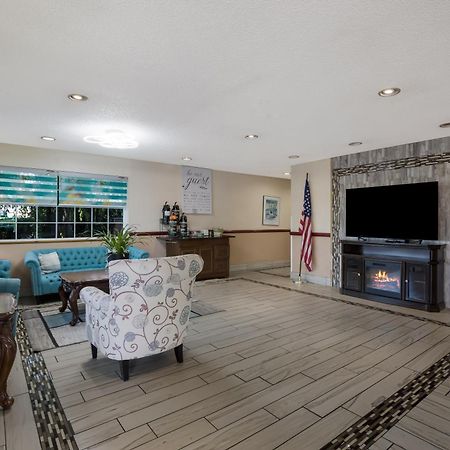 Quality Inn & Suites Medford Airport Exteriér fotografie