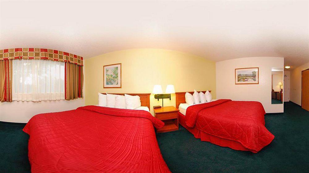Quality Inn & Suites Medford Airport Exteriér fotografie