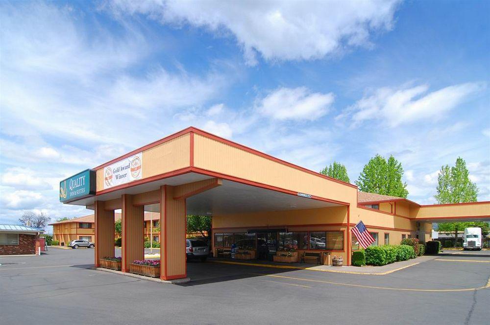 Quality Inn & Suites Medford Airport Exteriér fotografie