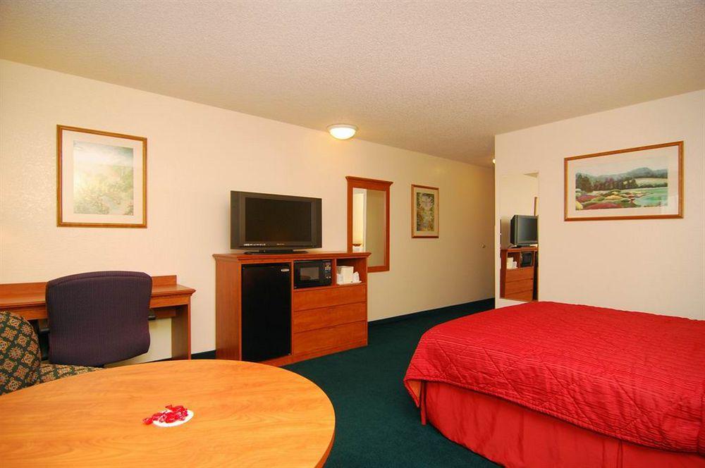 Quality Inn & Suites Medford Airport Exteriér fotografie