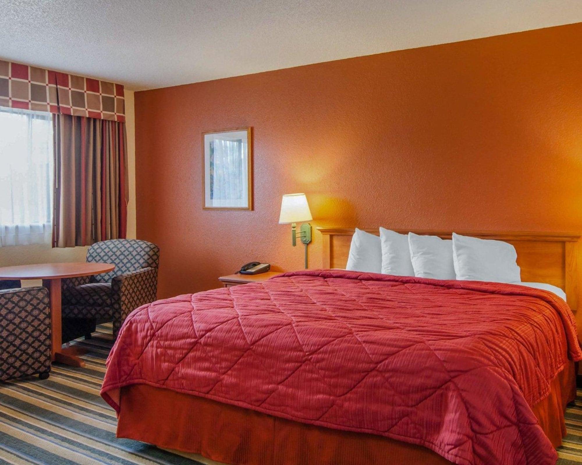 Quality Inn & Suites Medford Airport Exteriér fotografie
