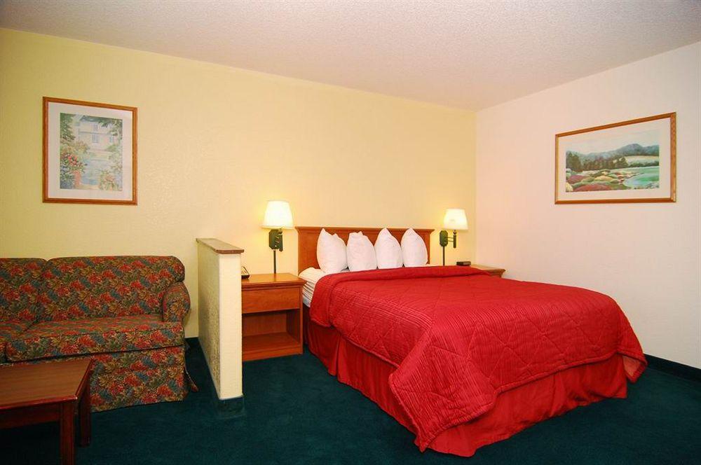Quality Inn & Suites Medford Airport Exteriér fotografie