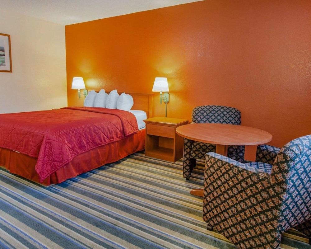 Quality Inn & Suites Medford Airport Exteriér fotografie