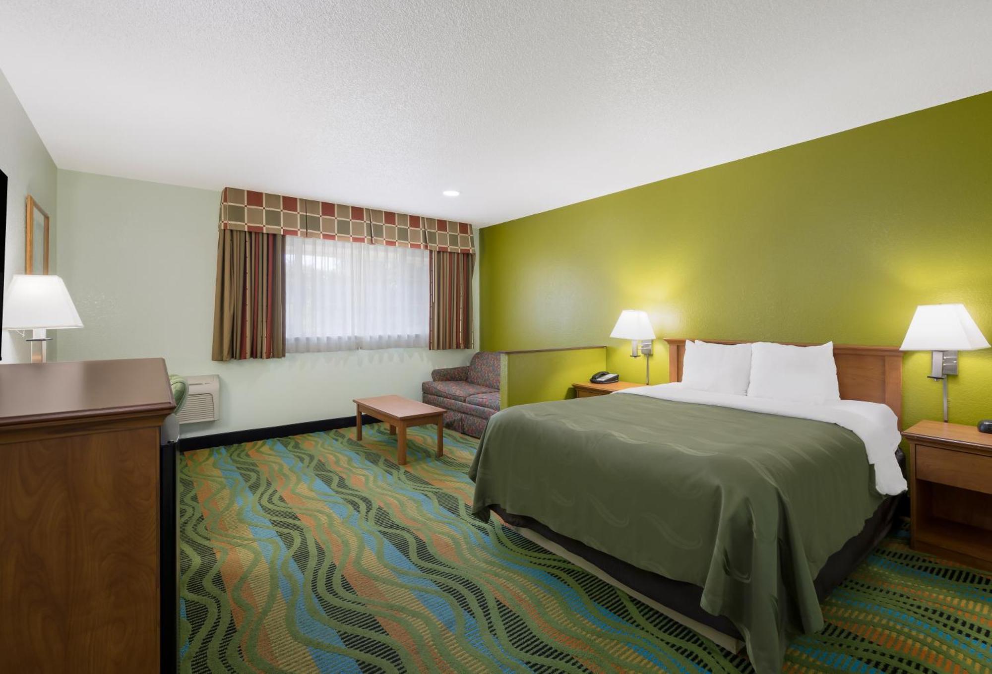 Quality Inn & Suites Medford Airport Exteriér fotografie