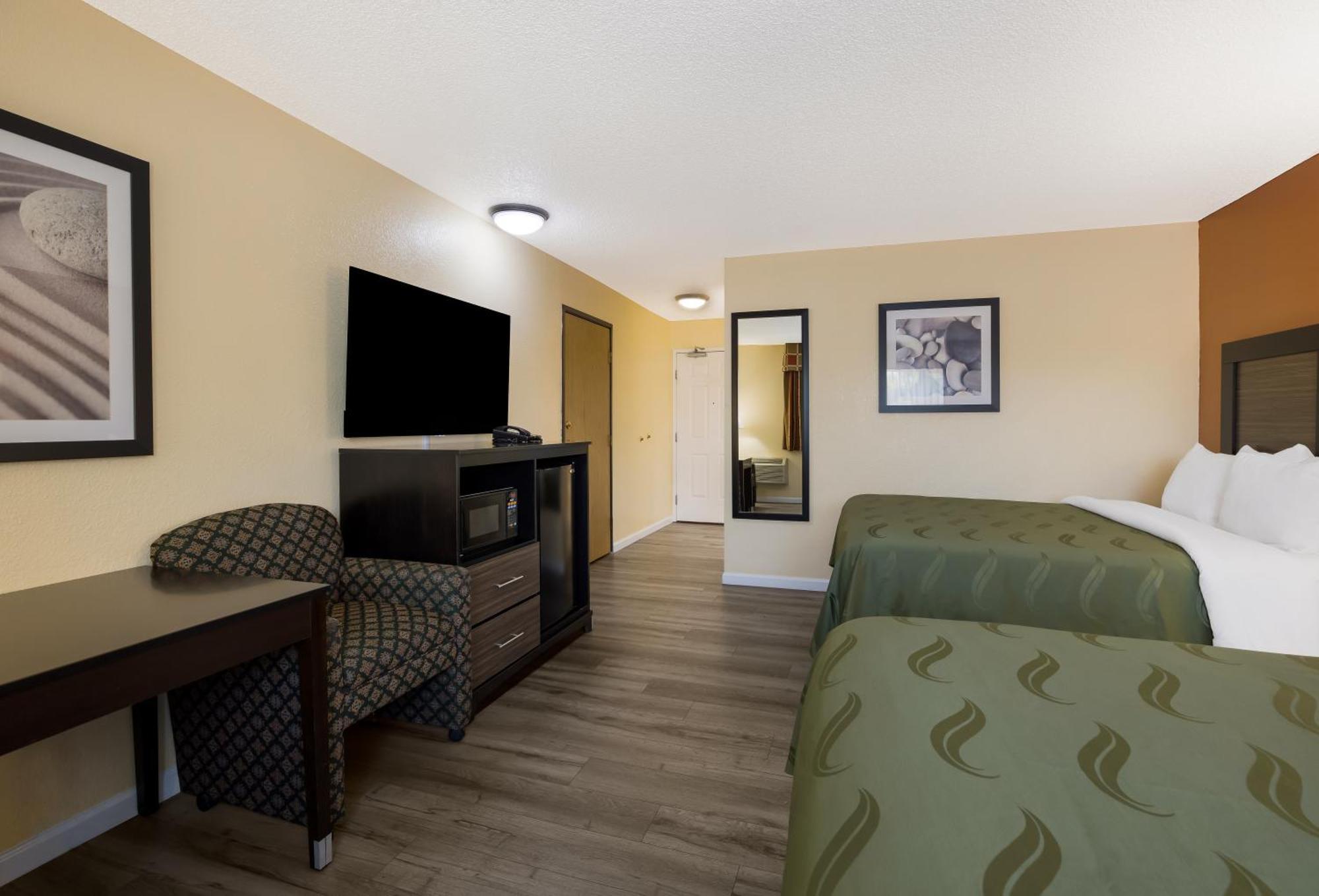 Quality Inn & Suites Medford Airport Exteriér fotografie