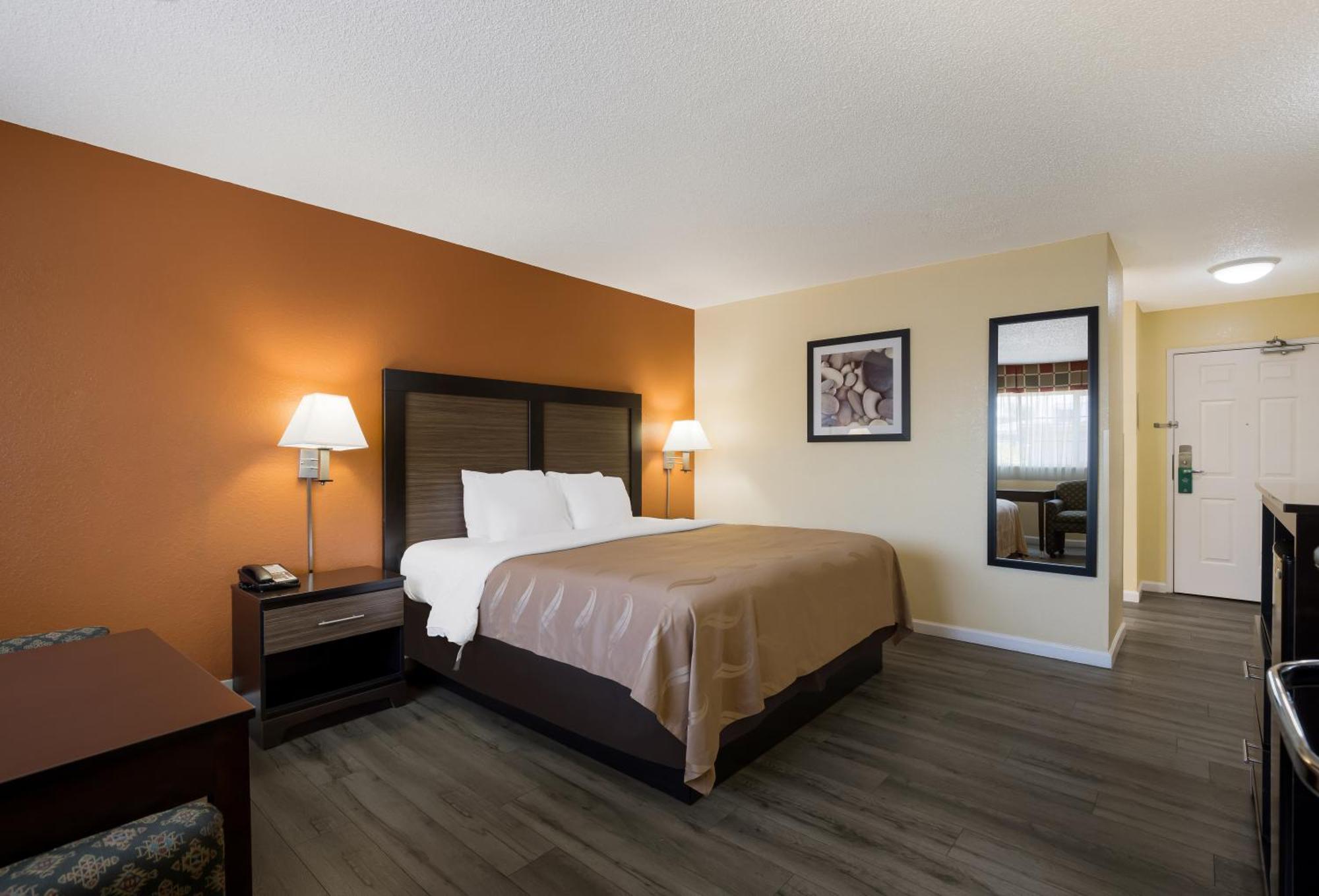 Quality Inn & Suites Medford Airport Exteriér fotografie