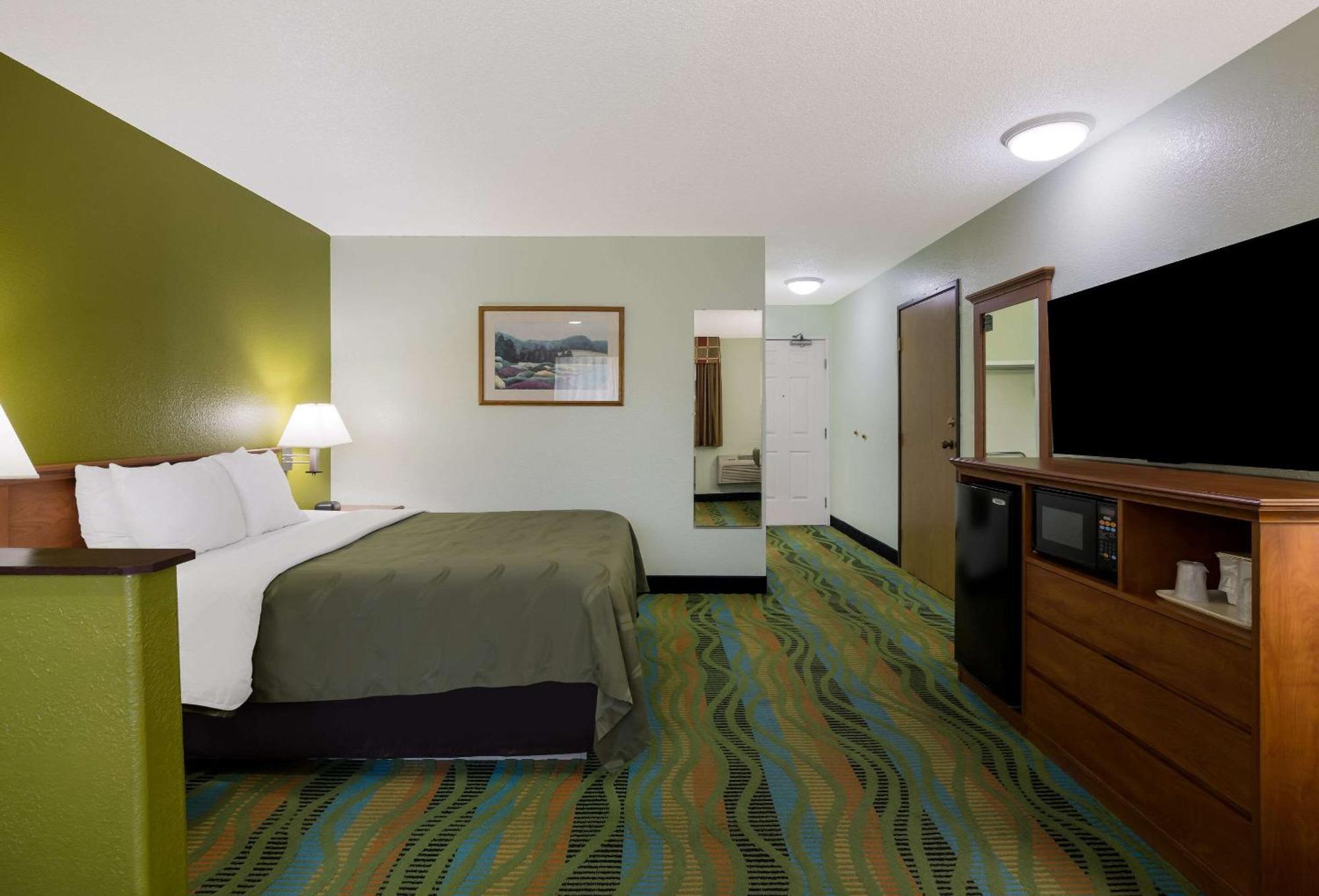 Quality Inn & Suites Medford Airport Exteriér fotografie