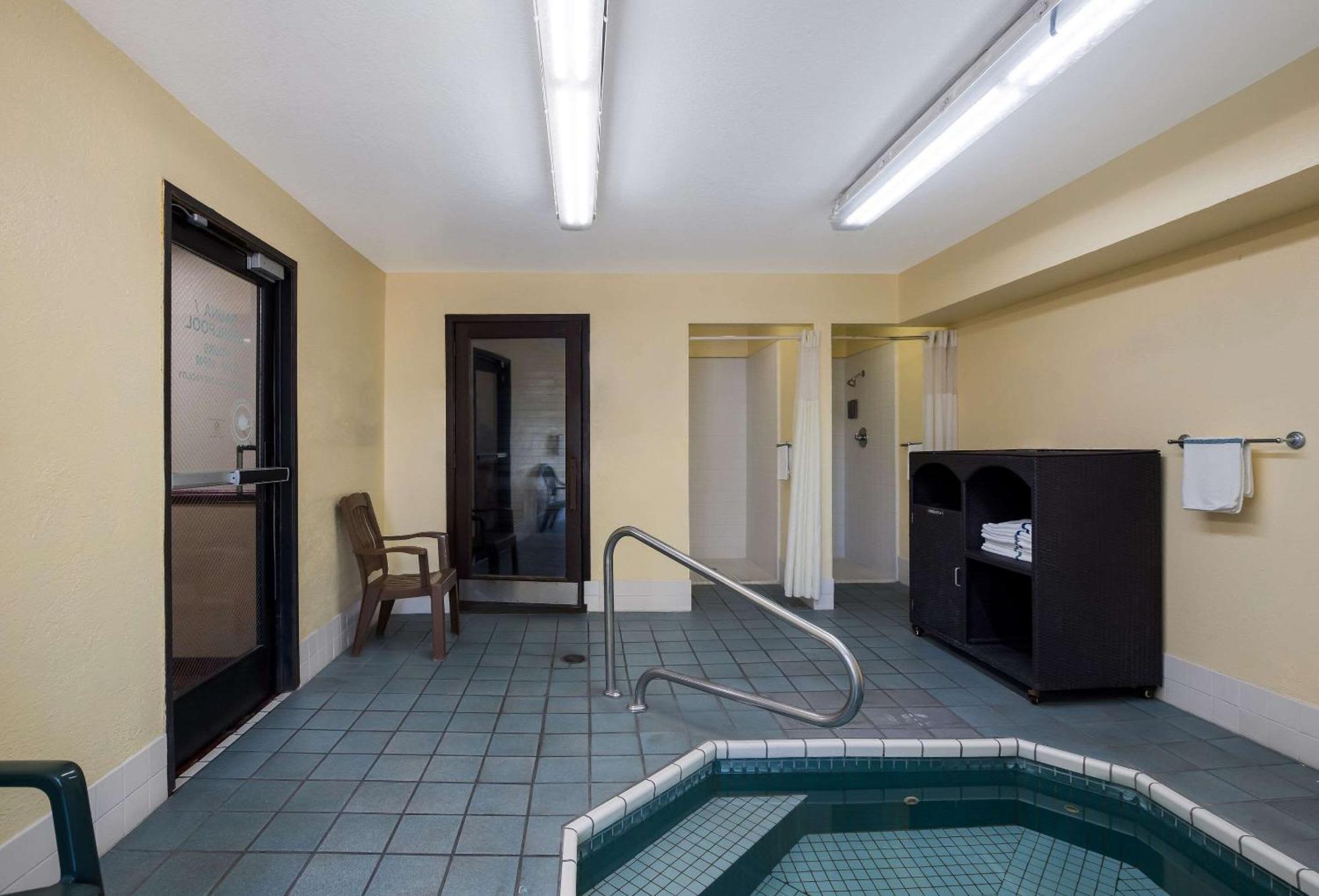 Quality Inn & Suites Medford Airport Exteriér fotografie