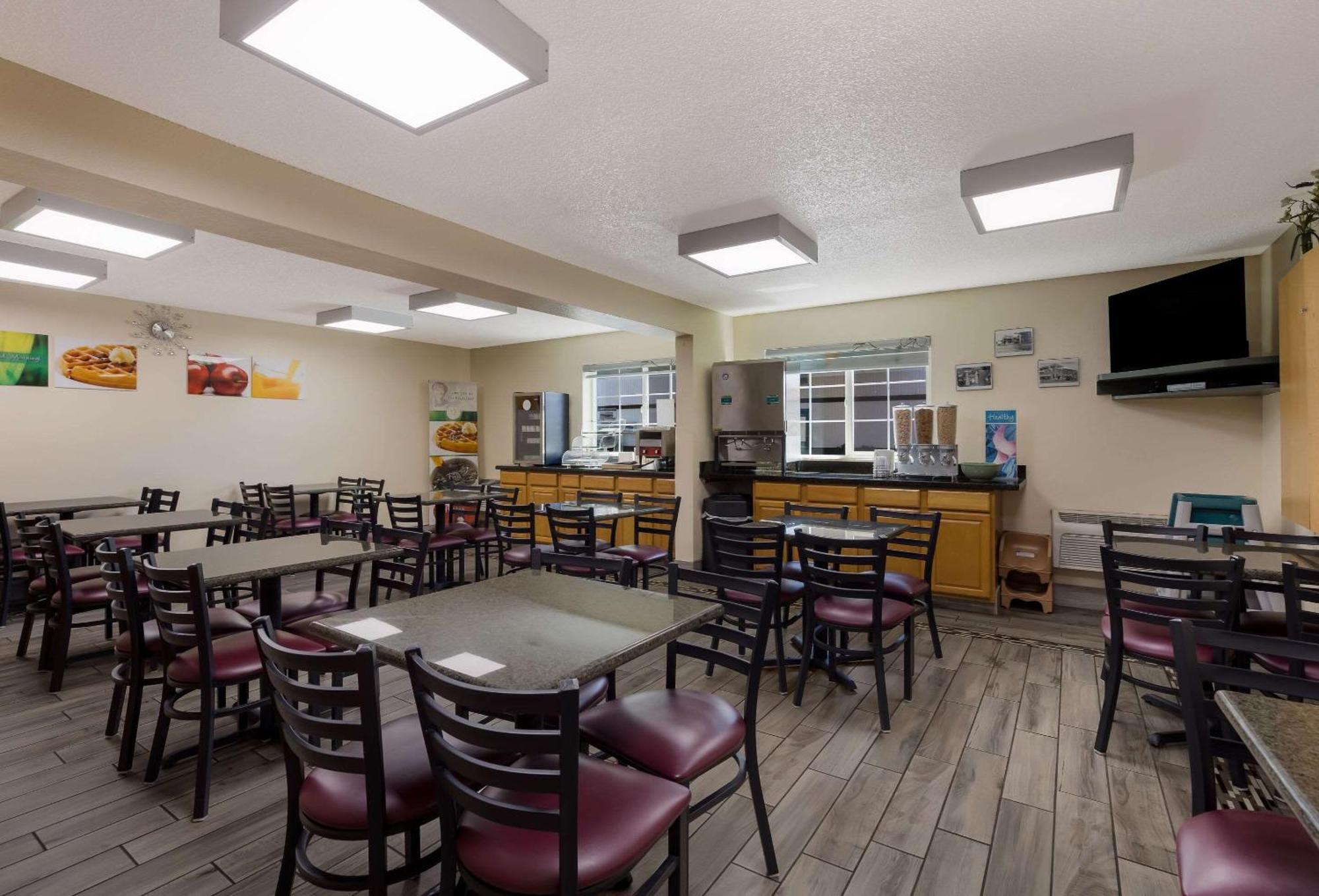 Quality Inn & Suites Medford Airport Exteriér fotografie