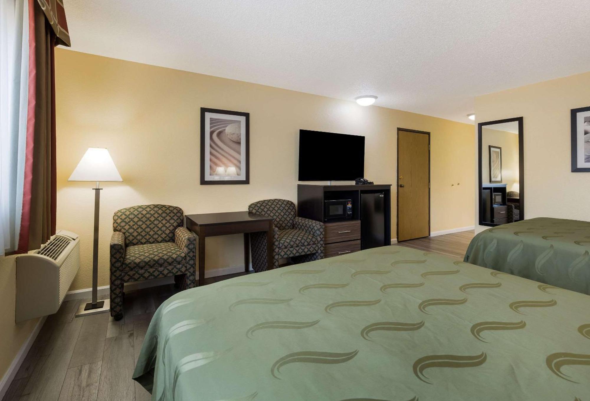 Quality Inn & Suites Medford Airport Exteriér fotografie