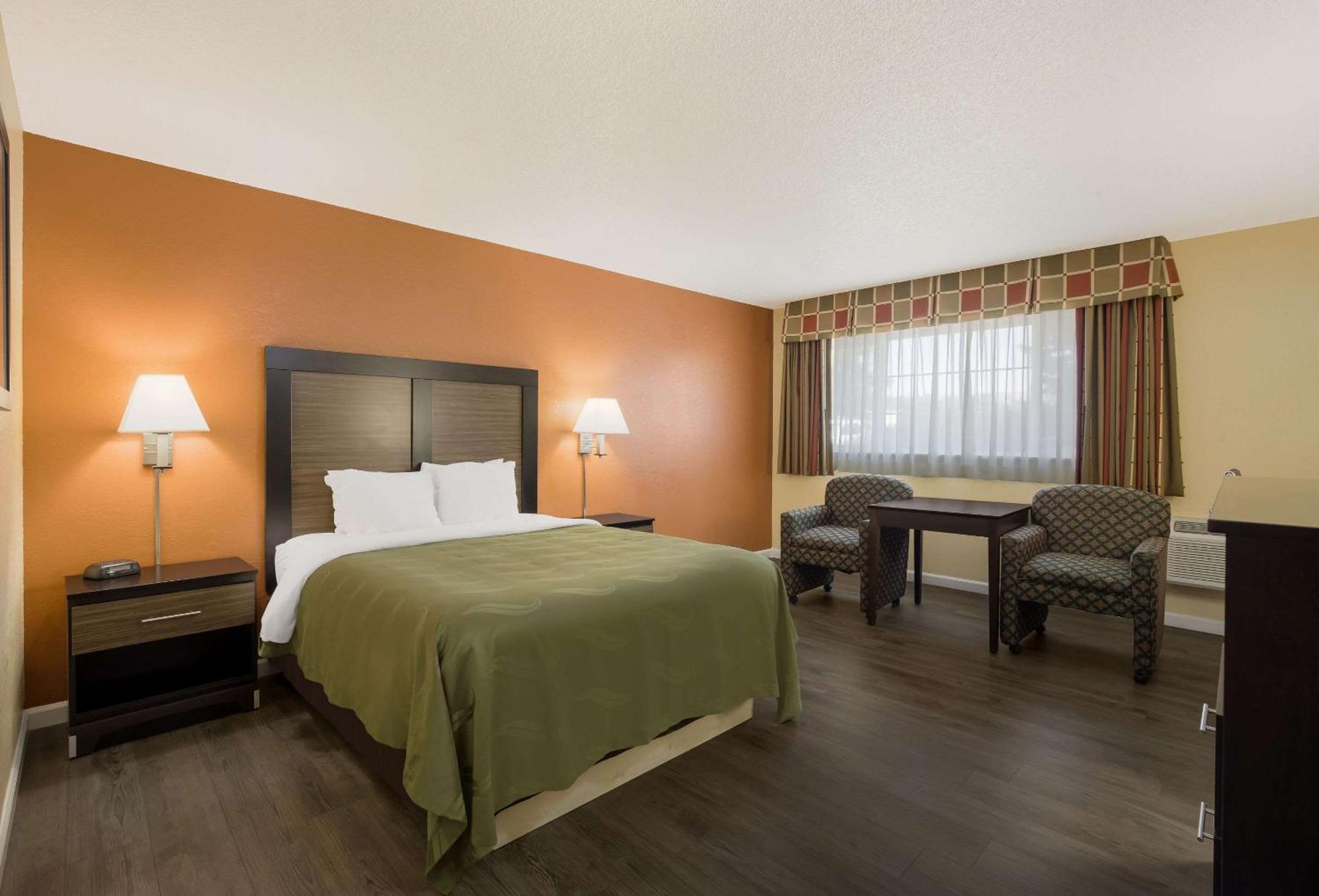 Quality Inn & Suites Medford Airport Exteriér fotografie