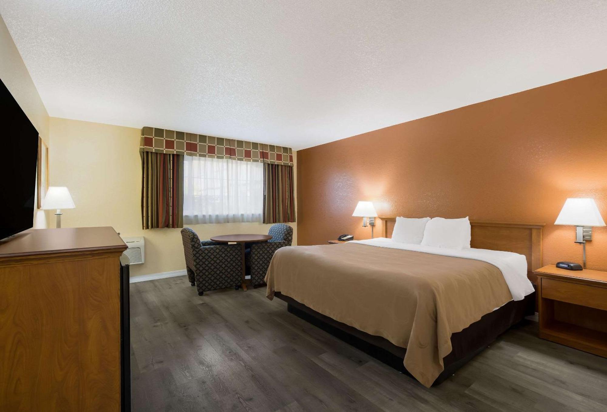 Quality Inn & Suites Medford Airport Exteriér fotografie
