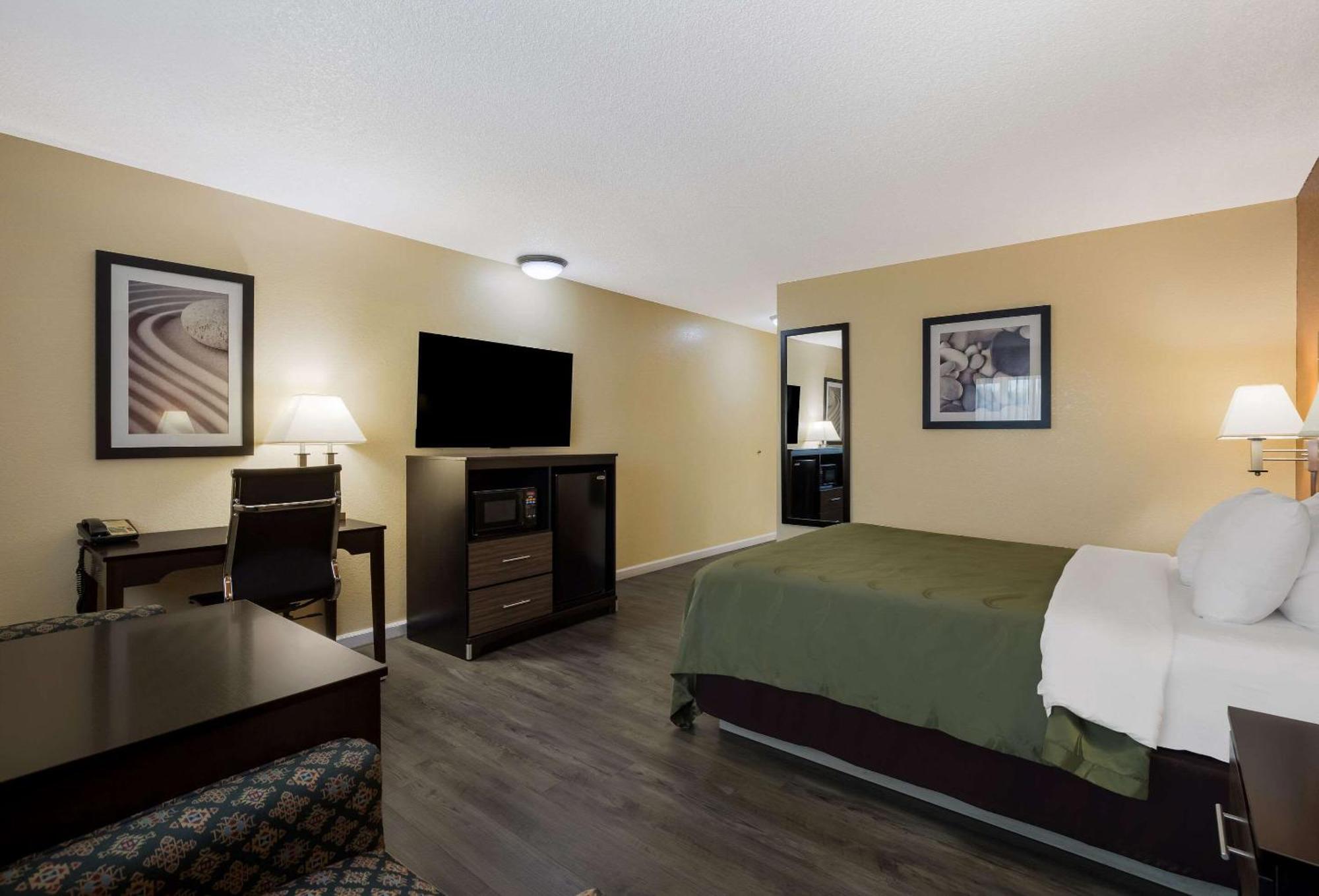 Quality Inn & Suites Medford Airport Exteriér fotografie