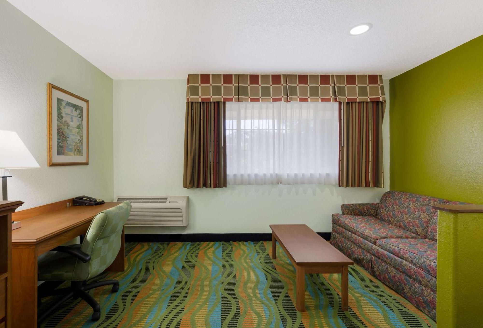 Quality Inn & Suites Medford Airport Exteriér fotografie