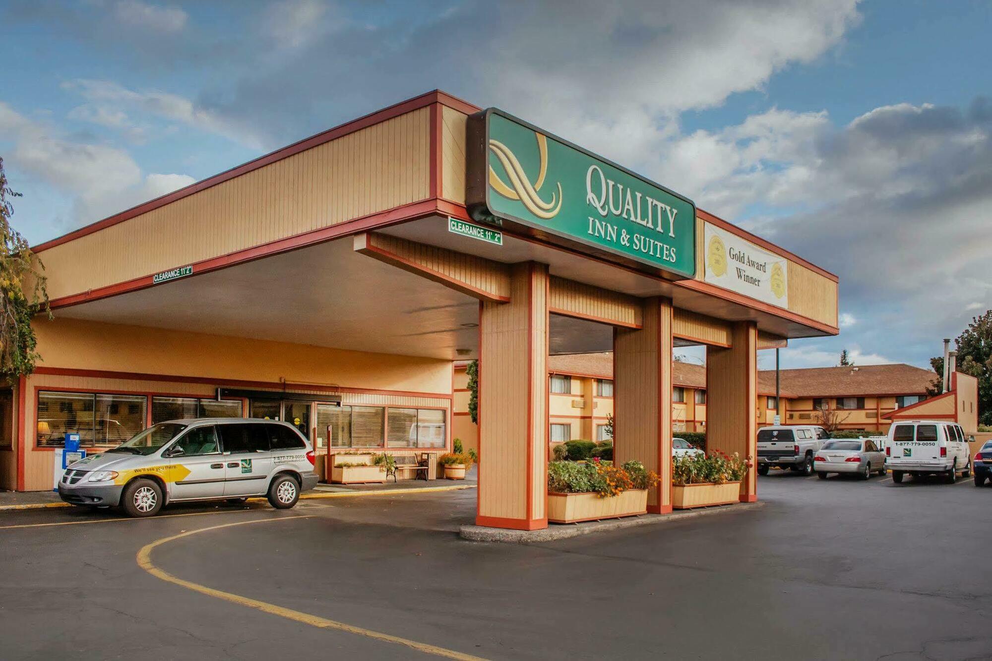 Quality Inn & Suites Medford Airport Exteriér fotografie