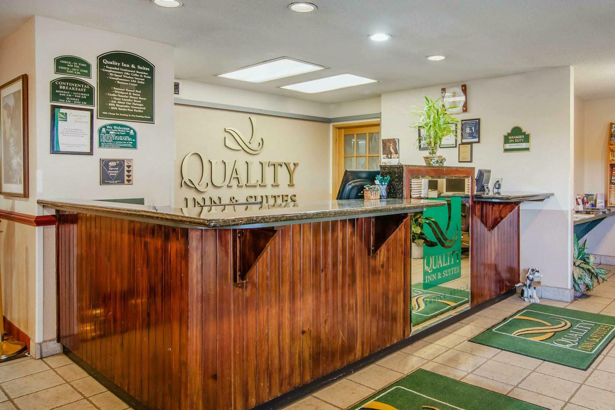 Quality Inn & Suites Medford Airport Exteriér fotografie