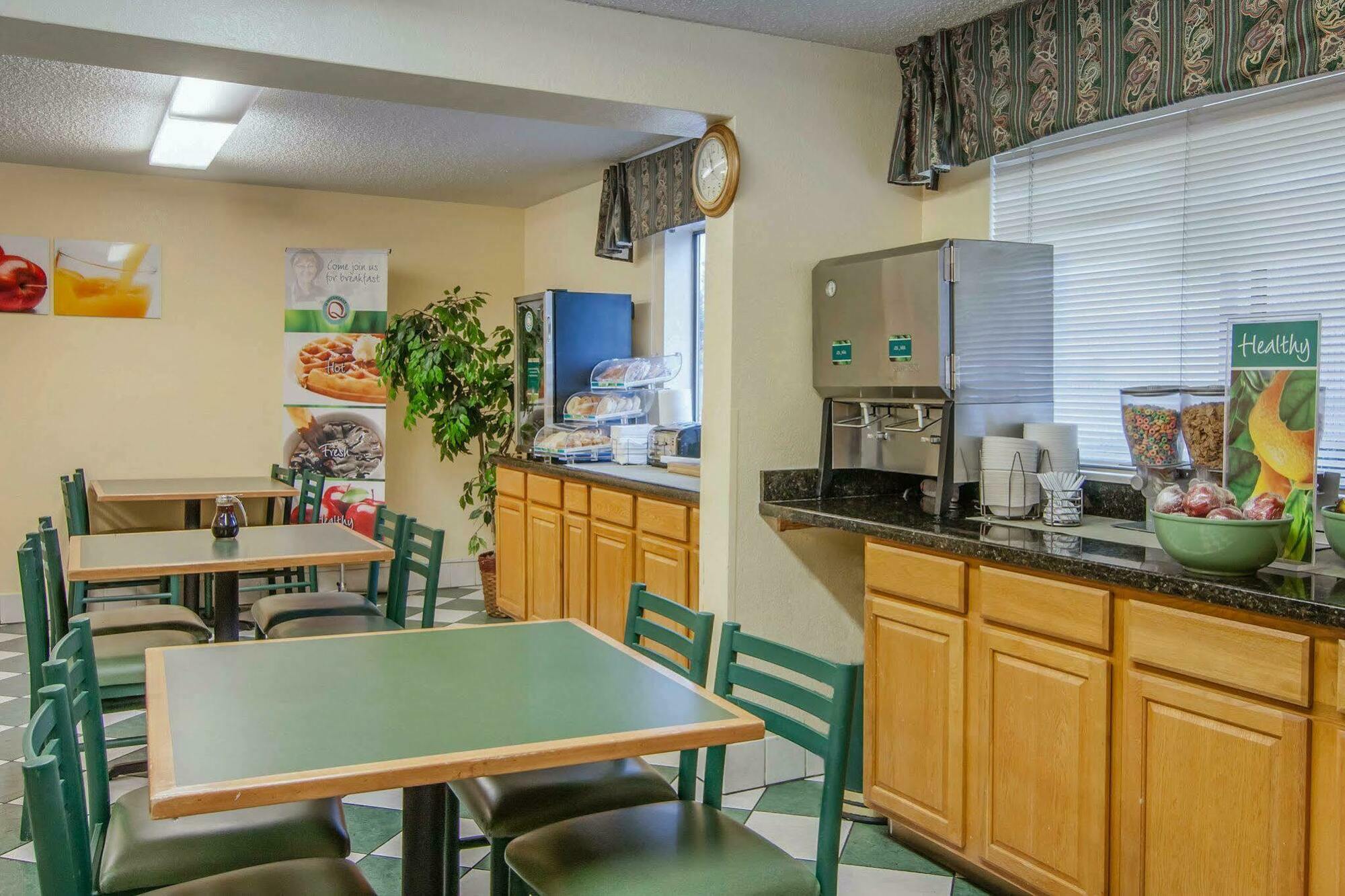 Quality Inn & Suites Medford Airport Exteriér fotografie