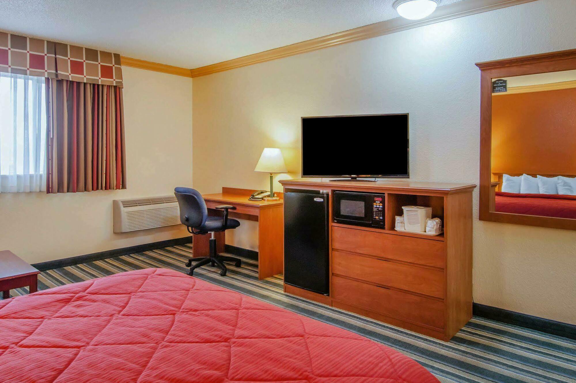 Quality Inn & Suites Medford Airport Exteriér fotografie