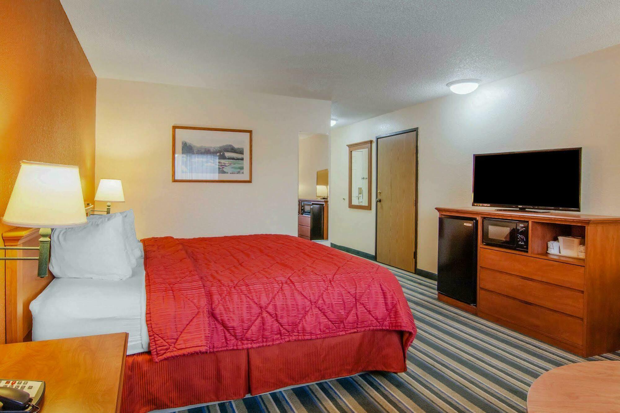 Quality Inn & Suites Medford Airport Exteriér fotografie
