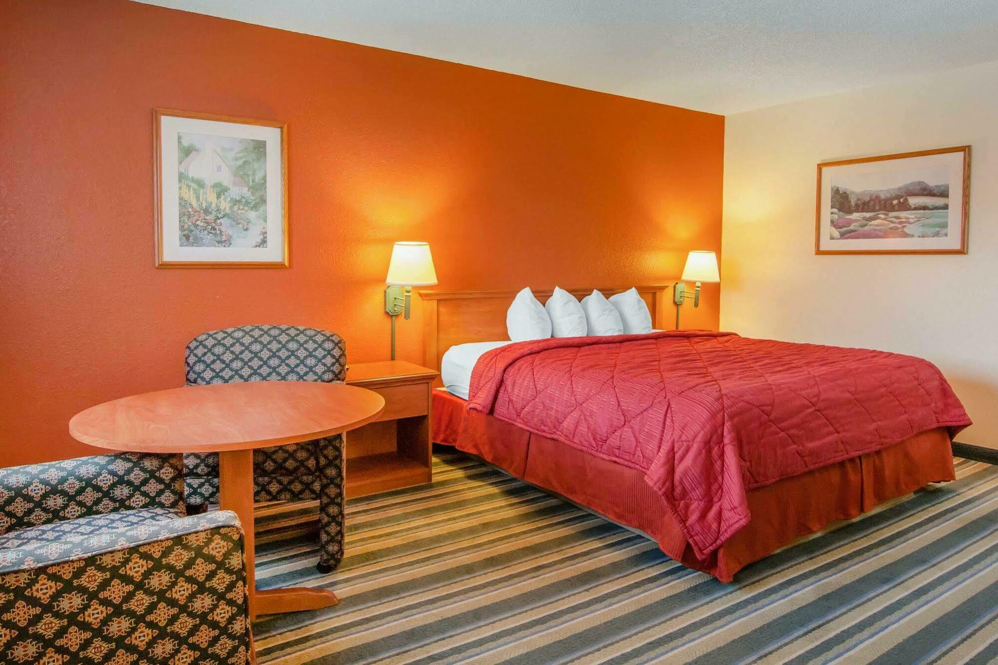 Quality Inn & Suites Medford Airport Exteriér fotografie